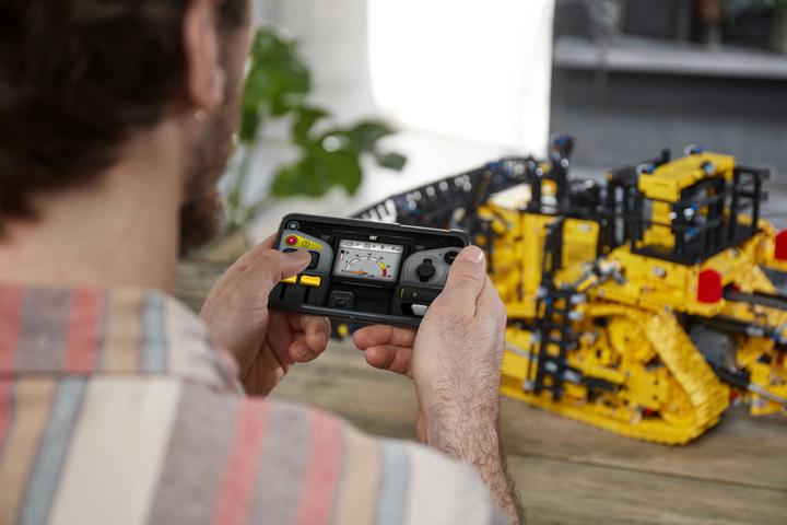 Actual product image LEGO Cat D11 Bulldozer (42131, LEGO Technic)