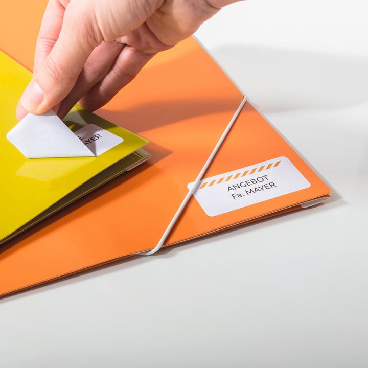 Actual product image Avery Universal labels