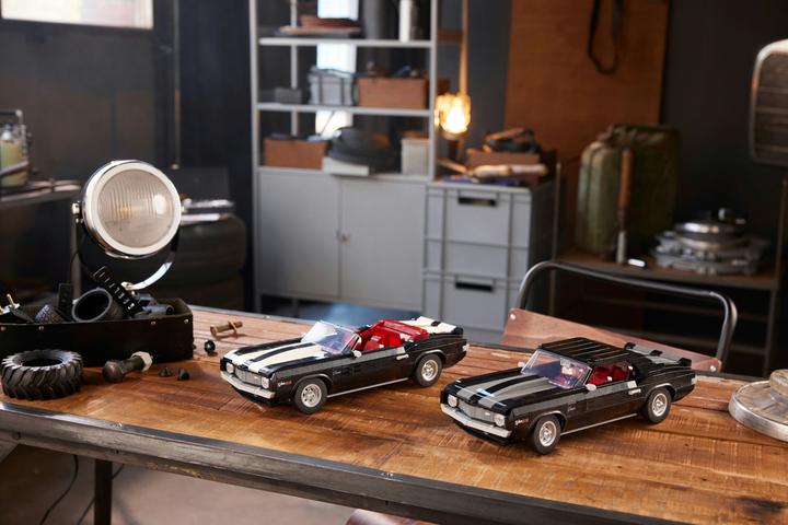 Actual product image LEGO Chevrolet Camaro Z28 (10304, LEGO Rare Sets)