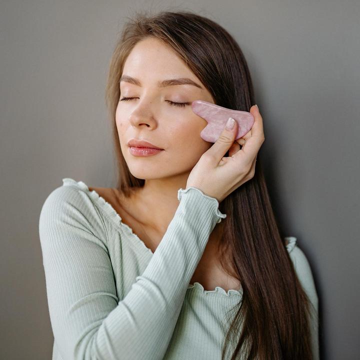 Immagine prodotto JTI Pietra Gua Sha per il massaggio del viso - Rosa