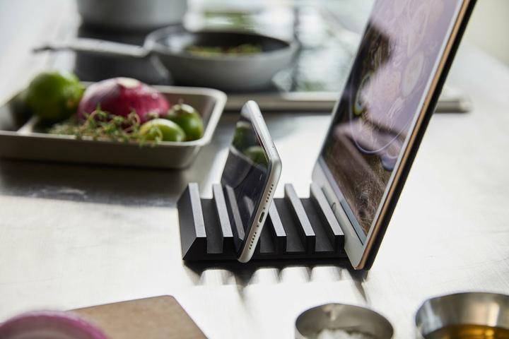 Produktbild Yamazaki Tablet-Halter TOWER schwarz