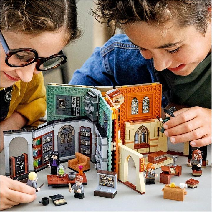 Actual product image LEGO Hogwarts Moment: Transformation Class (76382, LEGO Harry Potter)