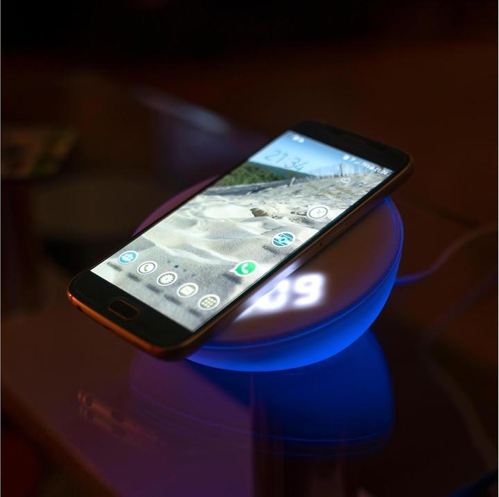 Produktbild 4smarts Wireless Charger VoltBeam N8 15W mit Uhr LED Lampe weiss