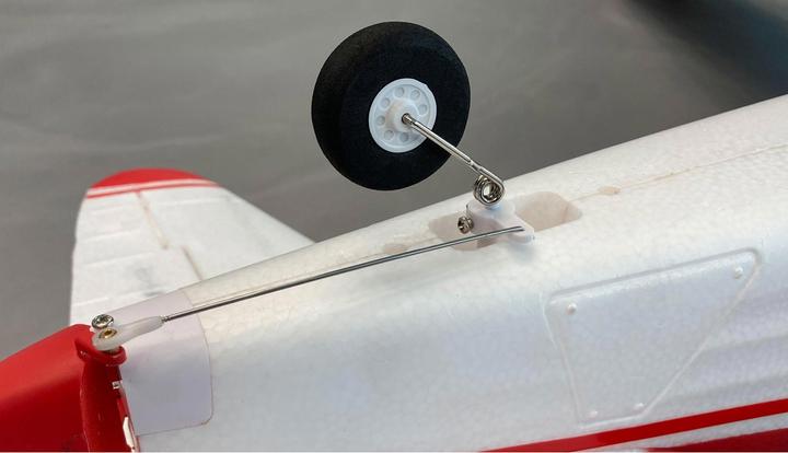 Image du produit Amewi Warbird YAK - 11 1450 mm, rouge/blanc PNP (Oiseau de guerre)