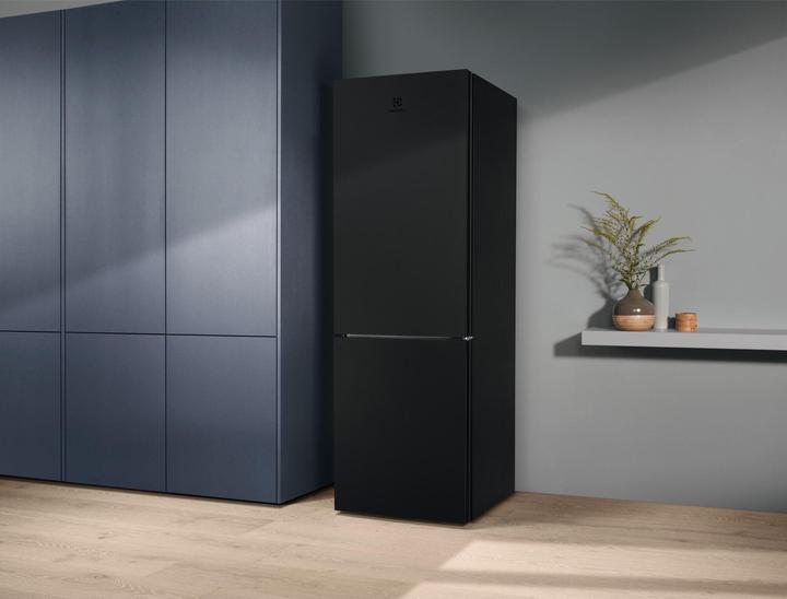 Actual product image Electrolux REFRIGERATOR LNT7ME32M1 ELX (330 l)