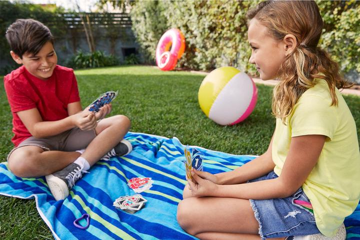 Actual product image Mattel Games Uno H2O To Go Card Game (German)