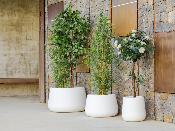 Actual product image Newgarden CAMELIA 40 planter large round ø39x39cm black 33L outside