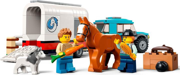 Actual product image LEGO SUV with horse trailer (60327, LEGO City)