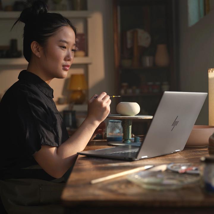Image du produit HP ENVY x360 14-fa0173ng 14,0" 2.8k OLED Touch, AMD Ryzen 7 8840HS, 16GB RAM, 1TB SSD, Windows 11 (14", AMD Ryzen 7 8840HS, 16 Go, 1000 Go, DE)