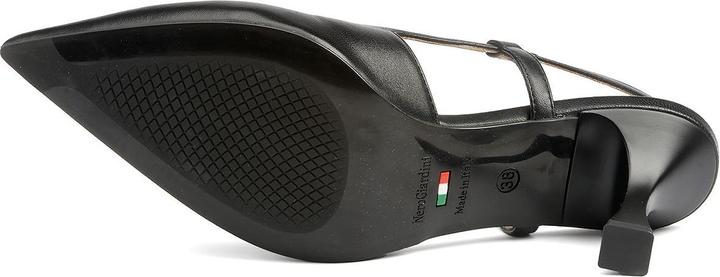 Actual product image Nero Giardini Alek (38)