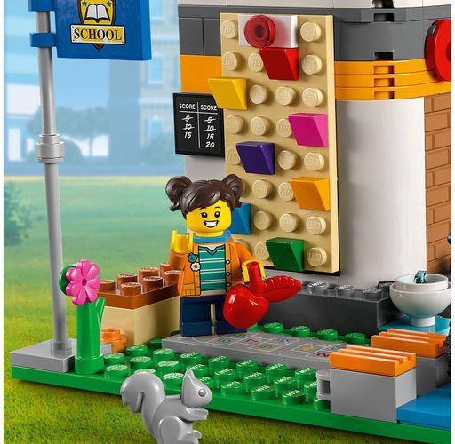 Produktbild LEGO Schule mit Schulbus (60329, LEGO City)