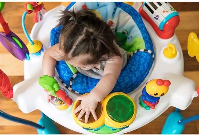 Produktbild Baby Einstein Spring und Spielcenter mit Lichtern