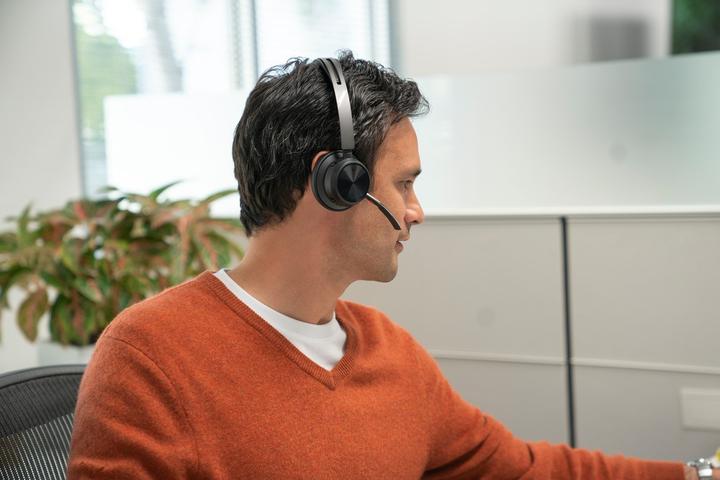 Actual product image Poly Voyager Focus 2 UC (Wireless, USB-A)