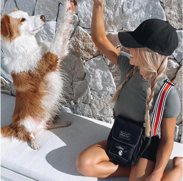 Actual product image Doog Shoulder Bag Black (Dog)