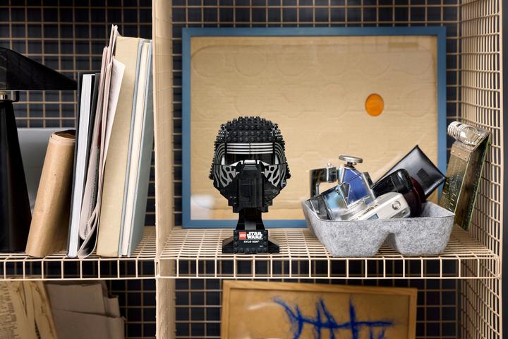 Immagine prodotto LEGO Star Wars - Kylo Ren Helm 18+(75415) (75415, LEGO Star Wars)