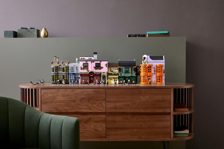 Actual product image LEGO Harry Potter Diagon Alley (75978, LEGO Harry Potter, LEGO Rare Sets)