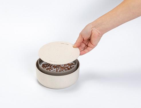 Actual product image Plastia Urbalive sprout kit