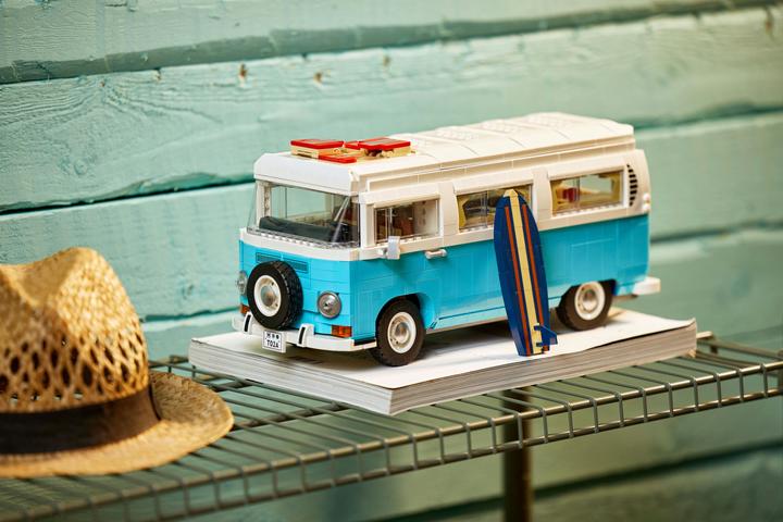 Actual product image LEGO Volkswagen T2 Camping Bus (10279, LEGO Creator Expert, LEGO Rare Sets)