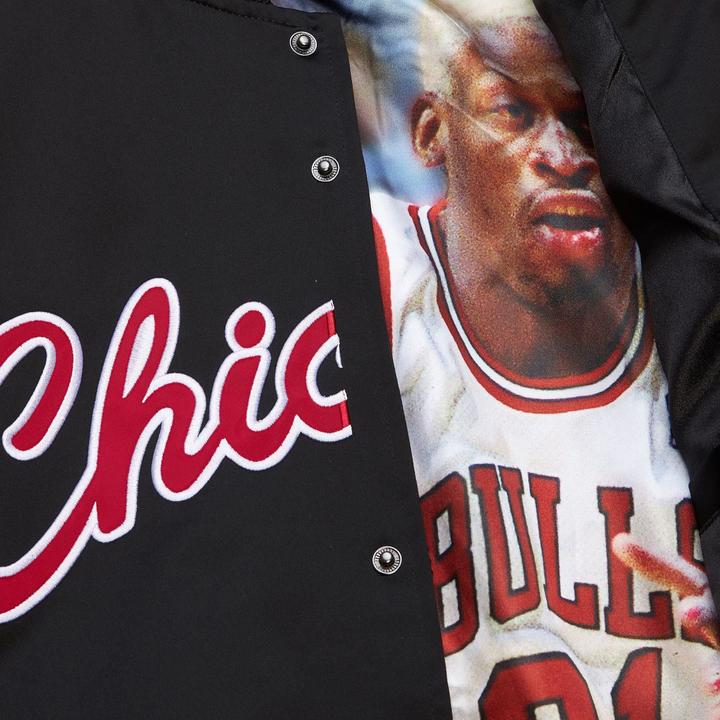 Actual product image Mitchell & Ness M&N Lightweight Satin Jacket - Chicago Bulls D. Rodman - XXL (XXL)