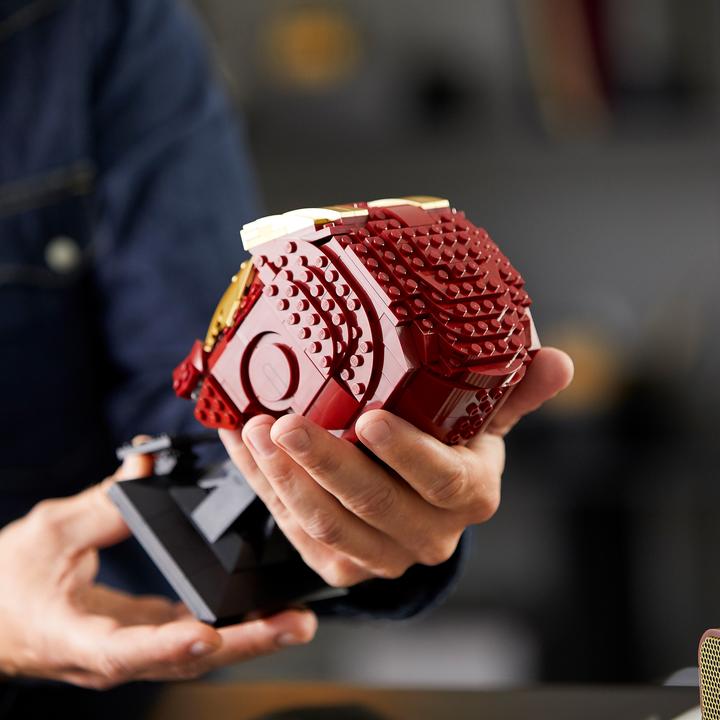 Actual product image LEGO Iron Man's helmet (76165, LEGO Marvel)