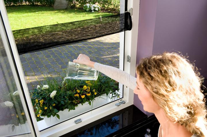 Produktbild tesa Insektenschutz COMFORT für Fenster, mit Klettband, selbstklebend, ohne Bohren (130 x 150 cm)