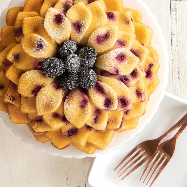 Actual product image Nordic Ware Blossom Bundt Pan (26.67 cm)