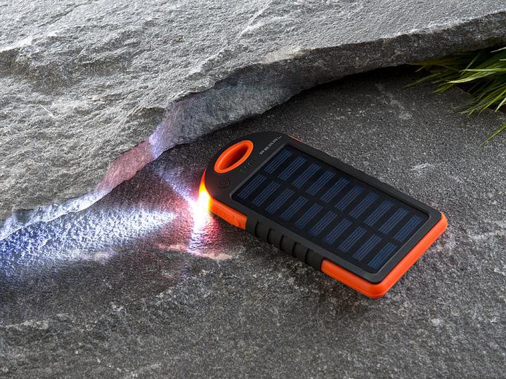Immagine prodotto Pearl Banca di energia solare con torcia (3000 mAh, 5 W, 11.10 Wh)