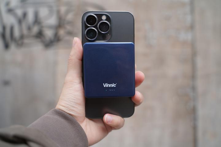 Immagine prodotto Vinnic MANA Magnetic Wireless Powerbank 8.000mAh, argilla (8000 mAh, 15 W, 30.80 Wh)