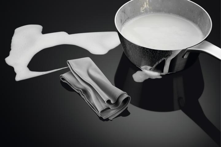 Image du produit AEG COLI84FHXB Table de cuisson autoportante avec hotte aspirante intégrée / Série 6000 Bridge XT /
