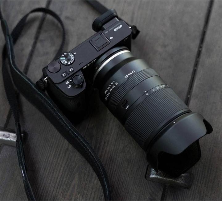 Produktbild Tamron 18-300mm f/3.5-6.3 Di III-A VC VXD, Sony E (EU) (Sony E, APS-C / DX)