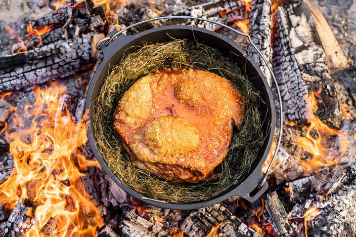 Immagine prodotto Outdoorchef Forno olandese 04 - 3,8 litri - incluso set di avviamento con cura della ghisa, detergente per