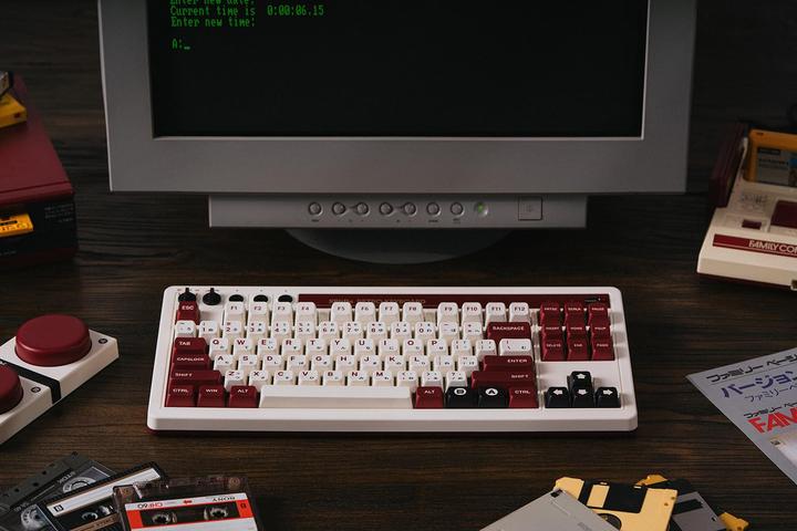 Actual product image 8bitdo Mechanical Keyboard Hot Swappable 87 Keys (Eng. Int., Wireless)