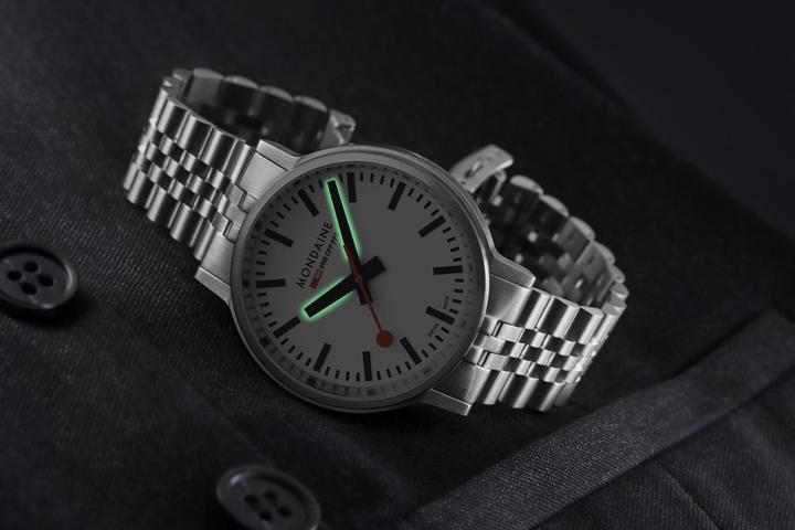 Produktbild Mondaine MST.4101B.SJ Stop2go Horloge - Stationsklok - Saffierglas - Staal - Zilver - 41 mm breed - Quartz - (Swiss Made, 41 mm)