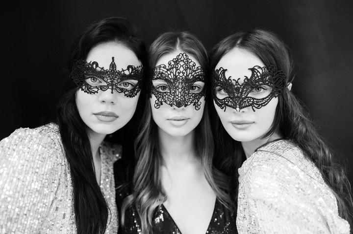 Actual product image Partydeco Lace mask