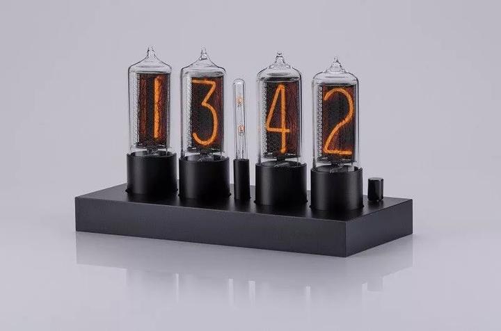 Actual product image Millclock NEU! ZIN18 Nixie-Uhr Klassiker Schwarzes Aluminiumgehäuse 4 Röhren.