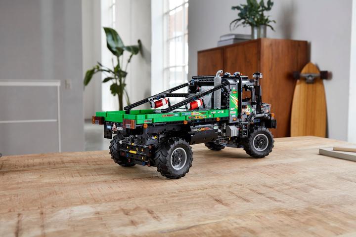 Actual product image LEGO Mercedes-Benz Zetros Offroad Truck (42129, LEGO Technic)