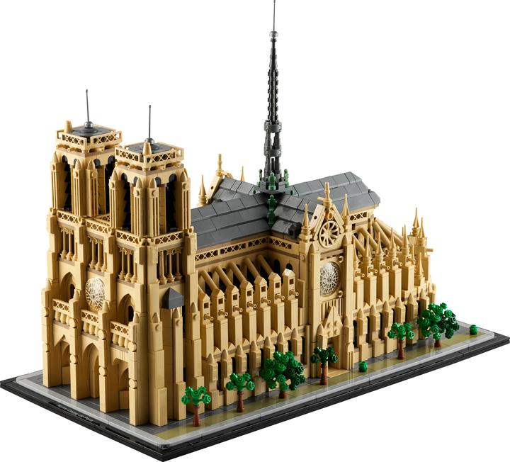 Actual product image LEGO Notre-Dame de Paris (21061, LEGO Architecture)