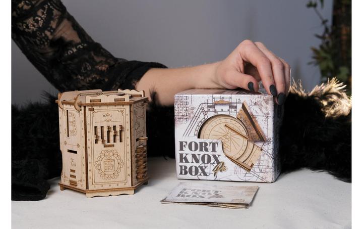 Actual product image Escape Welt Fort Knox Box Puzzle Game (German)