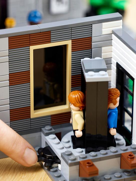 Produktbild LEGO Queer Eye - The Fab 5 Loftas (10291) (10291, LEGO Creator Expert, LEGO Seltene Sets)