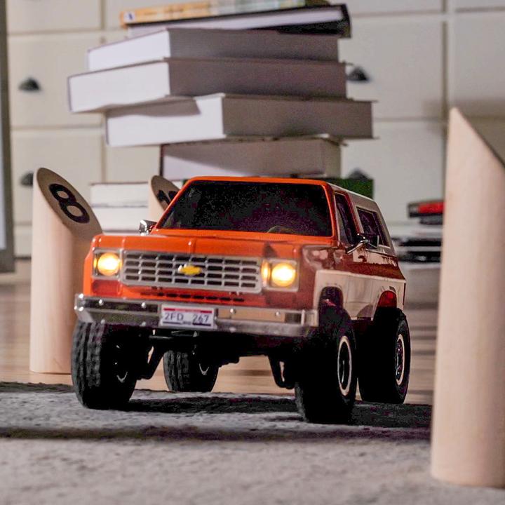 Produktbild FMS Chevrolet K5 Blazer 1:24 orange - RTR 2.4GHz (RTR Ready-to-Run)