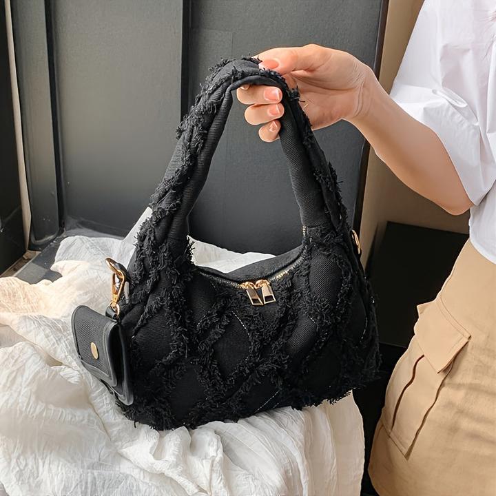Only-Bags.Store Umhängetasche aus Denim mit Rautenmuster und Fransendetail - Stylische Halbmond-Achselhöhlentasche