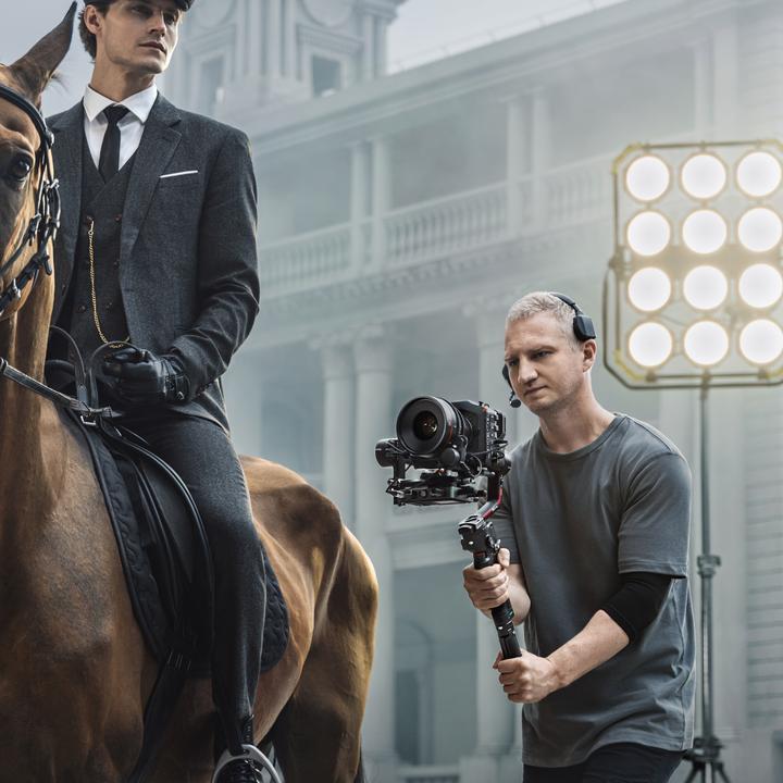 Image du produit DJI RS 3 Pro (Appareil photo à objectif interchangeable, Appareil photo reflex, 4.50 kg)