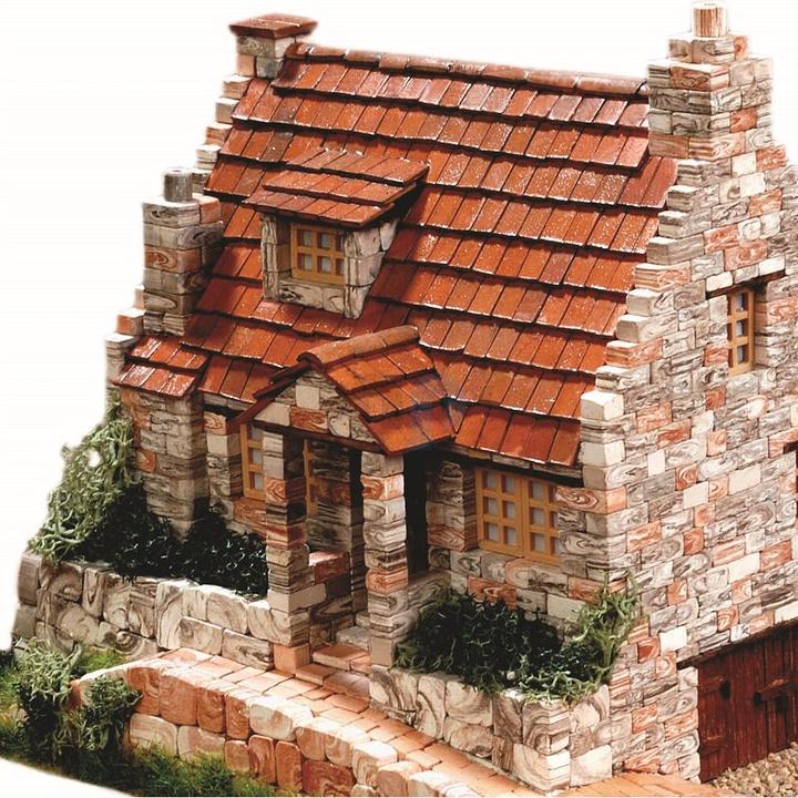 Produktbild Block Cuit. 3D Keramik-Modelbausatz -Altes Englisches Haus «Old Cottage 3» (26 x 14 x 22 cm)