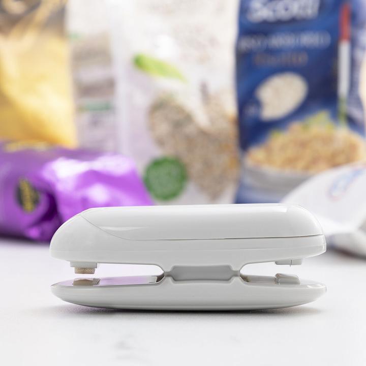 Actual product image InnovaGoods Bag closer with cutter and hanger Baseyl (1 x)