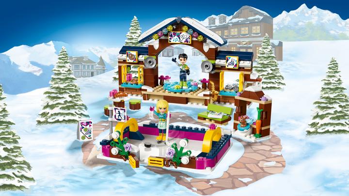 Actual product image LEGO Ice rink in the winter sports resort (41322, LEGO Friends)