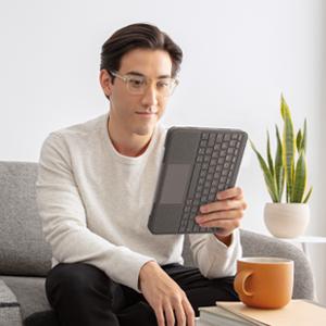 Produktbild Logitech Folio Touch (CH, iPad Air 2020 (4. Gen), iPad Air 2022 (5. Gen))