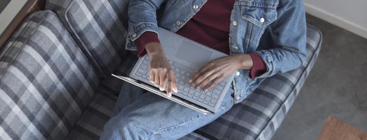 Image du produit Microsoft Surface Laptop, Platinum, SSD 256 Go (13.50", Intel Core i7-7660U, 8 Go, 256 Go)