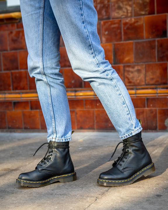 Actual product image Dr. Martens Pascal (36)