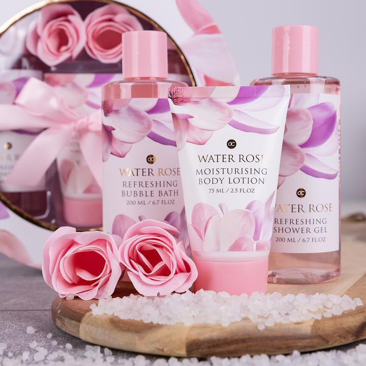 Produktbild Accentra Badeset WATER ROSE in Geschenkbox, inkl. 200ml Duschgel, 200ml Schaumbad, 75ml Bodylotion, 2 x 4g Ba (Körperpflegeset, Haarpflege set)