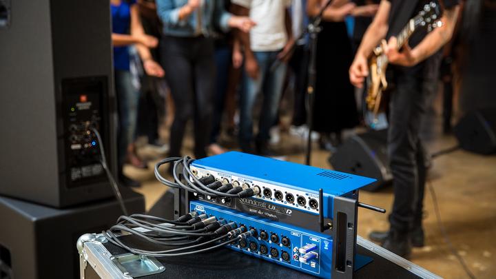 Actual product image Soundcraft Ui24R (Studio- and Livemixer)